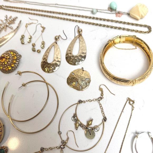 Vintage‎ Costume Jewelry Lot Brooches Earrings Necklaces Bangles Gold Tone 12 oz - Picture 3 of 5